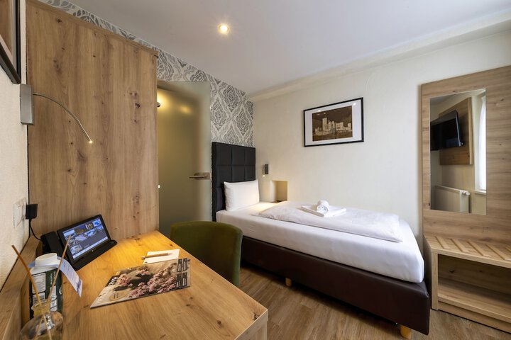 Room 48 of 140