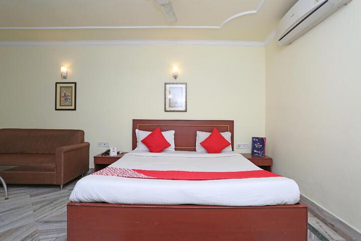 Room 2 of 5