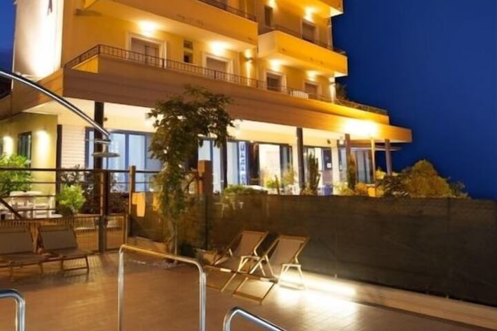 Hotel Thea