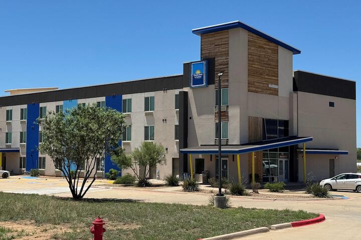 Days Inn &  Suites by Wyndham Colorado City / I-20 in Colorado City, TX