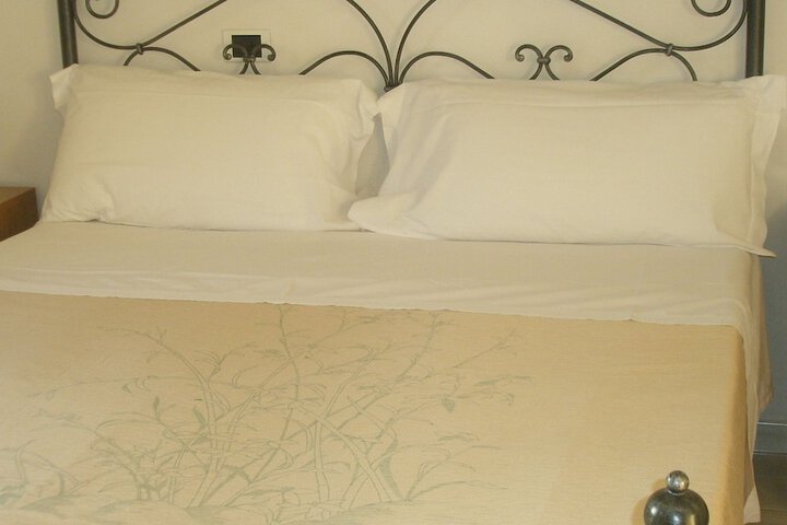 Room 4 of 33