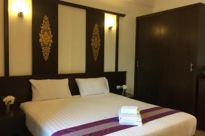 Room 13 of 42