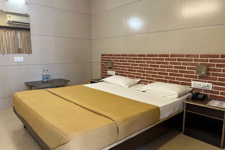 Room 4 of 19