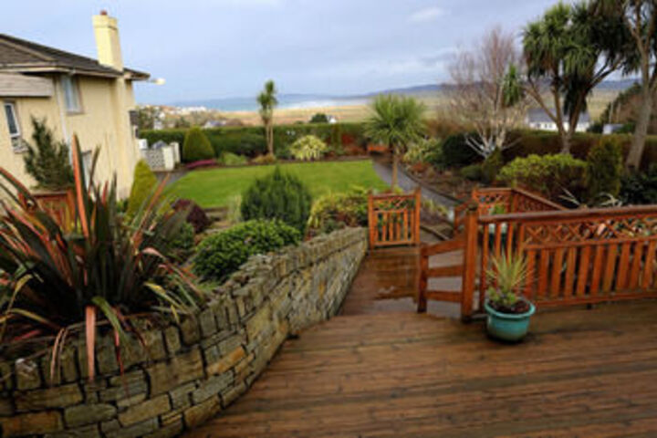 Hotel Exterior 16 of 49