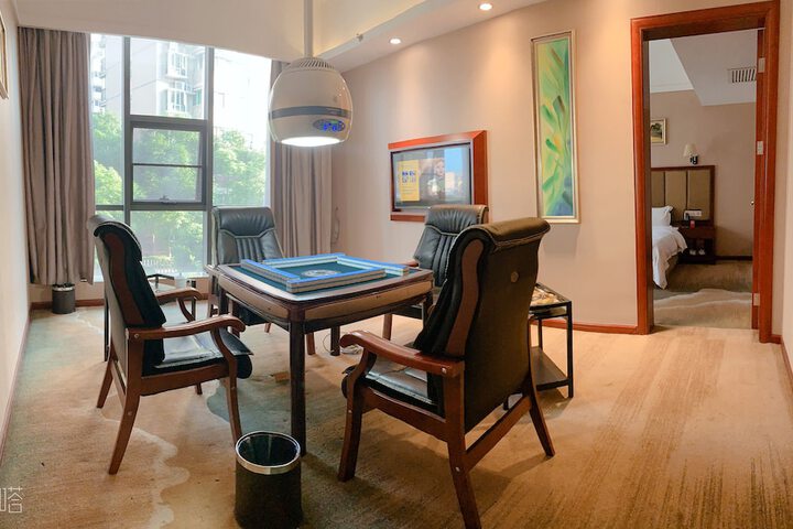 Room 12 of 20