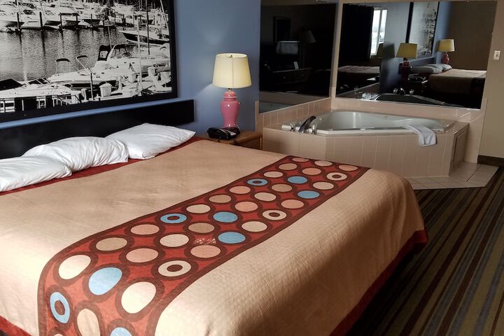 1 King Bed (8 of 9)