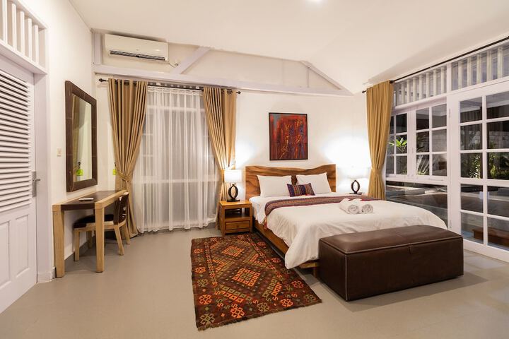 Room 2 of 48