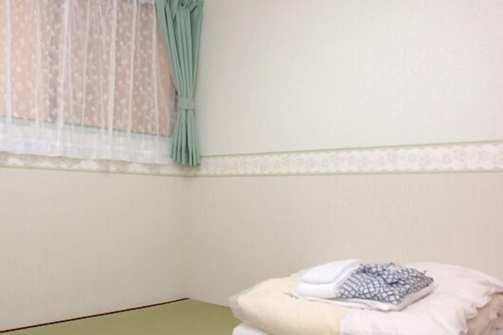 Room 3 of 28