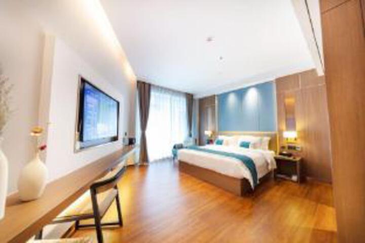 Room 18 of 18
