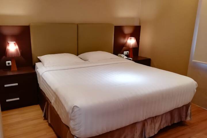 Room 8 of 32