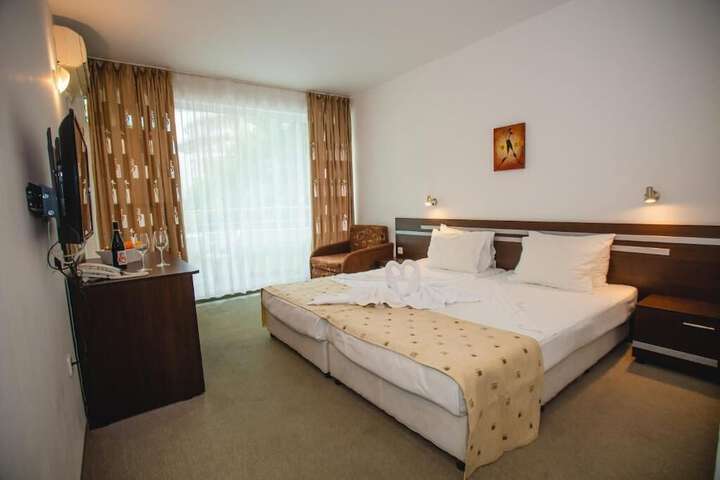 Room 9 of 27