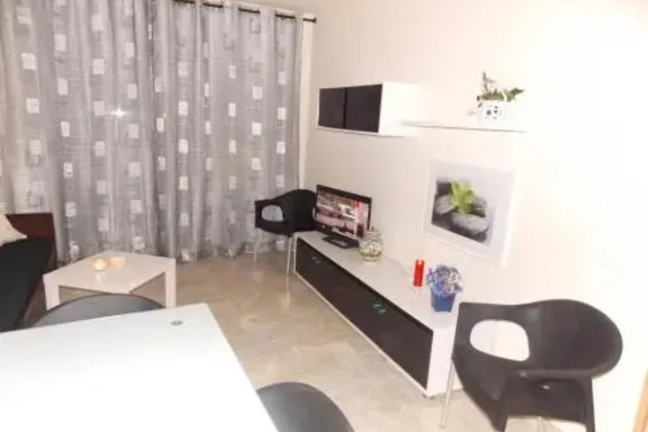 Room 2 of 11
