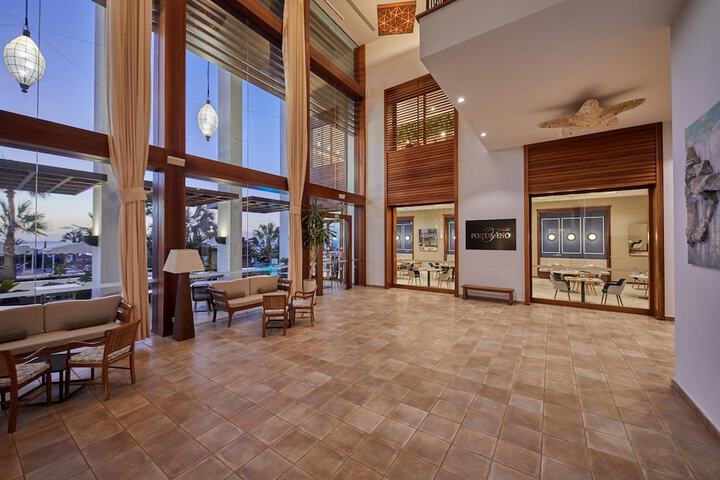 Entrance & Lobby