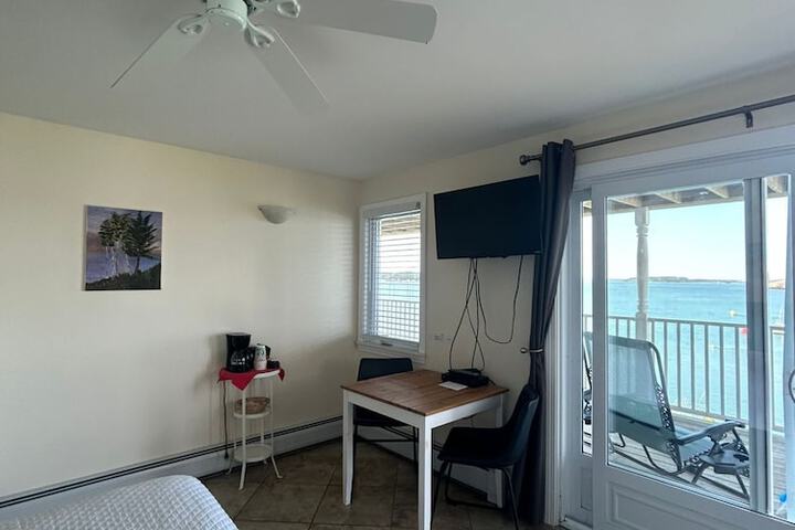 Room 6 of 78