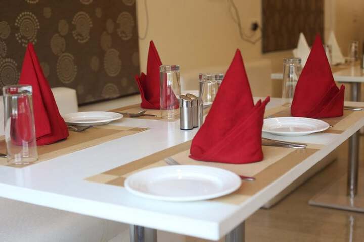 Dining 1 of 5