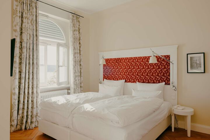 Room 52 of 87