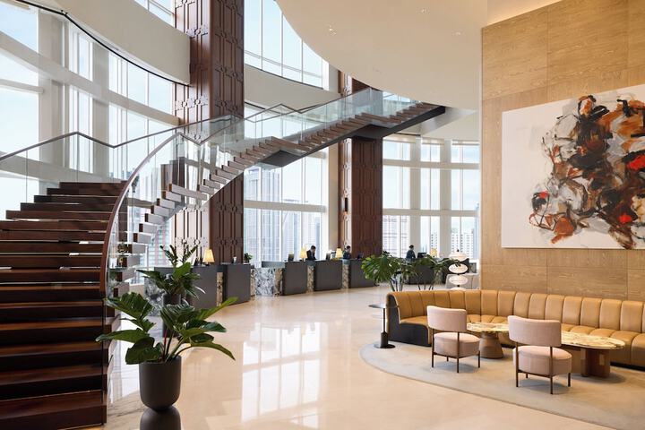 Entrance & Lobby
