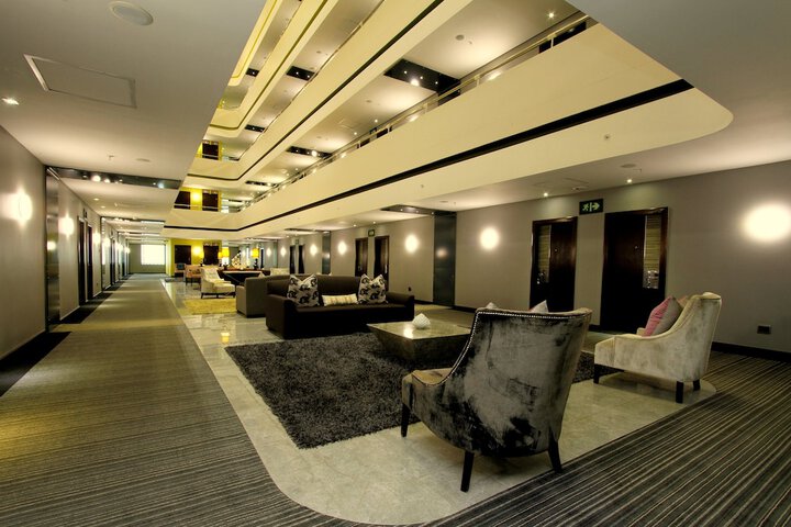 Ballroom/Hall 96 of 113