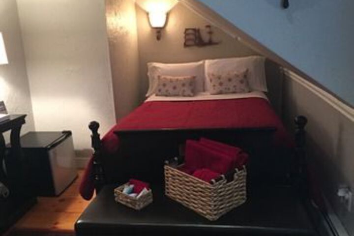 Room 17 of 42