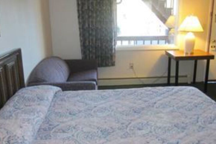 Room 9 of 13