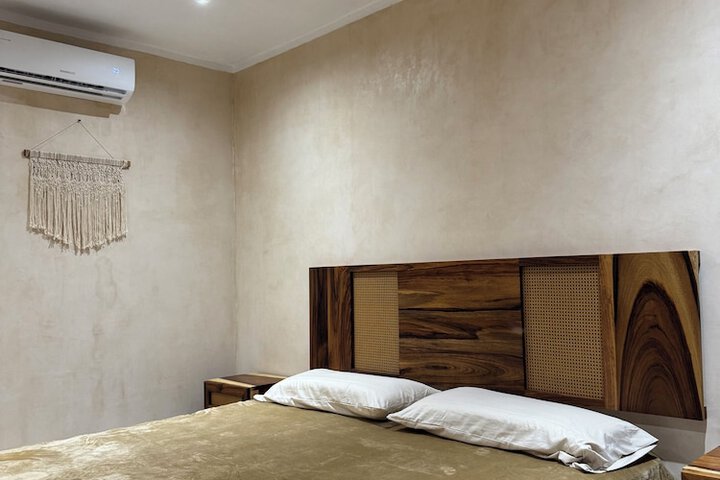 Room 4 of 28