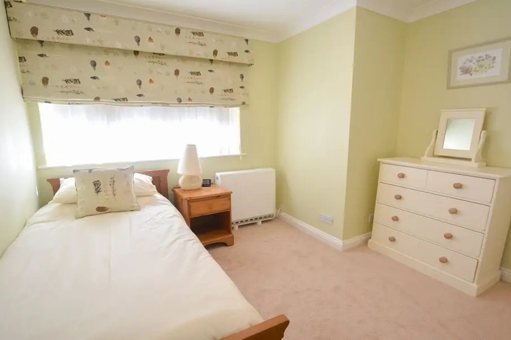 Clifton Court Apt 20 With Heated Pool