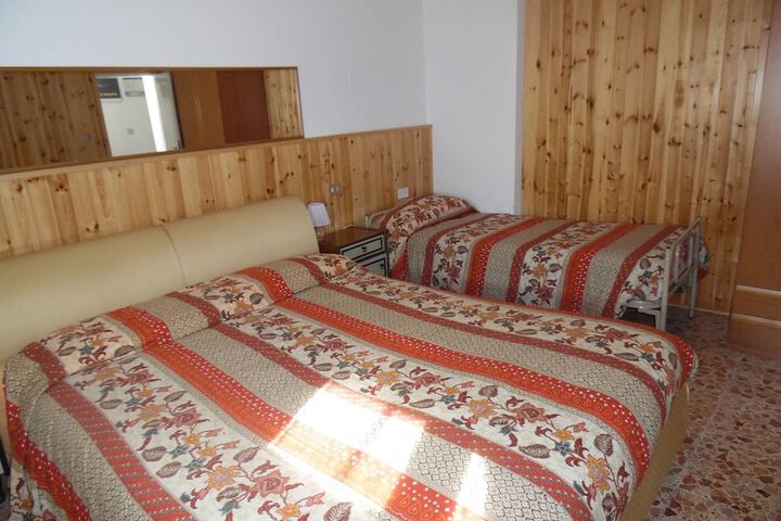 Room 2 of 17