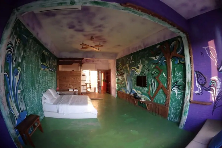 Room 8 of 22