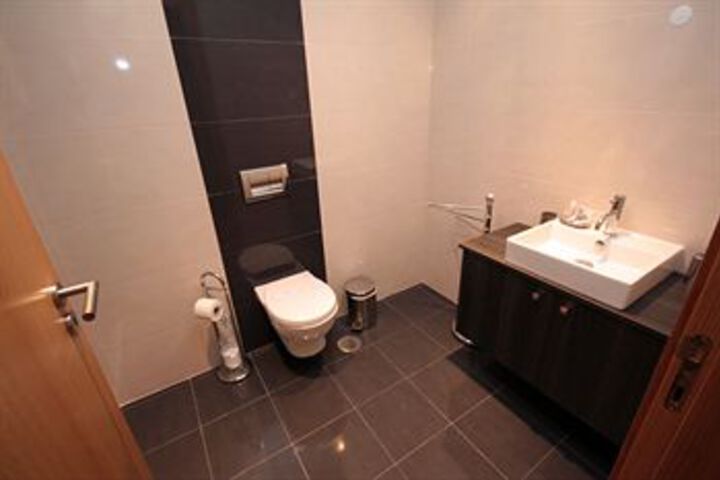 Room 3 of 20