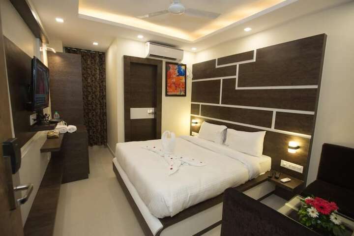 Room 6 of 25