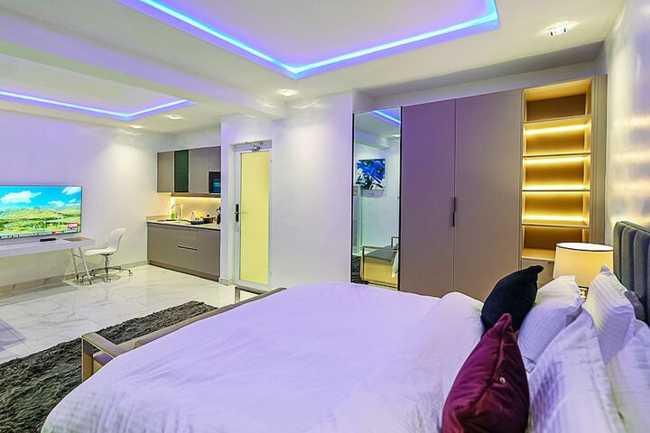 Room 5 of 15