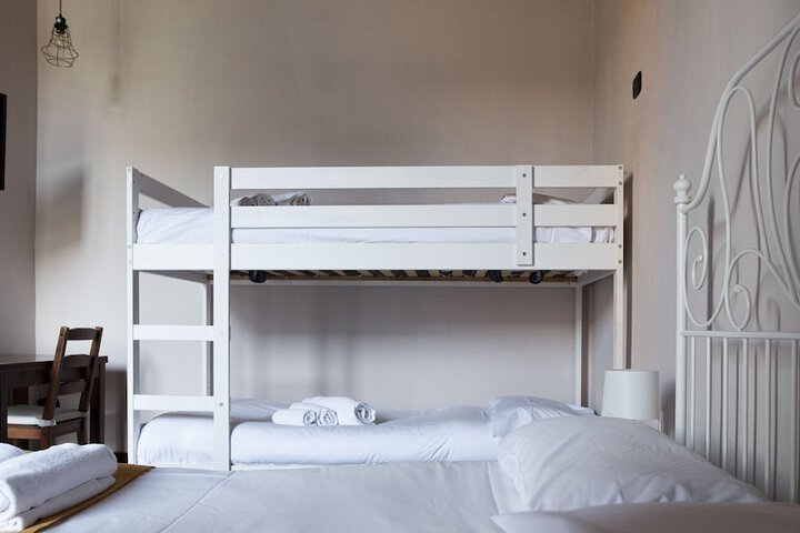 Room 25 of 159