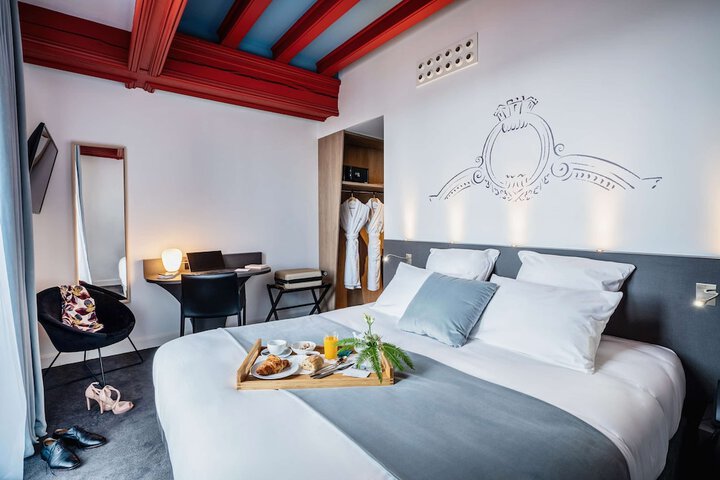 Room 2 of 40