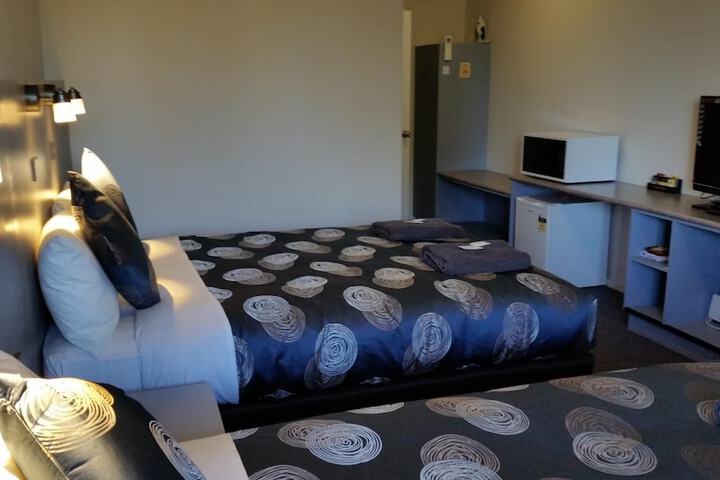Room 3 of 32