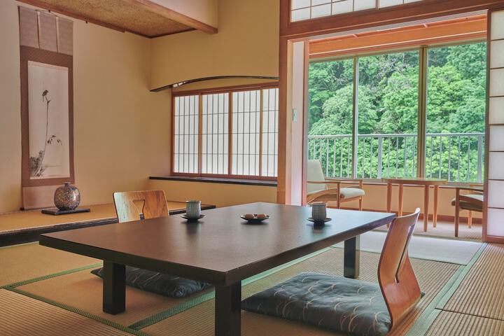 Room 12 of 70