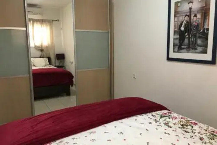 Room 6 of 12