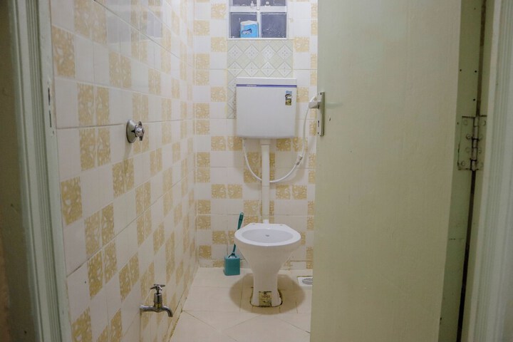 Room 8 of 16