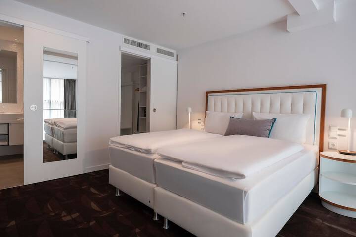 Room 36 of 143