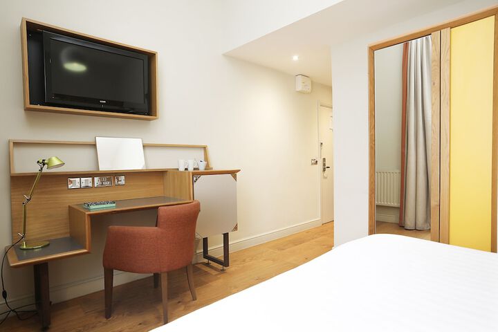 Room 32 of 108