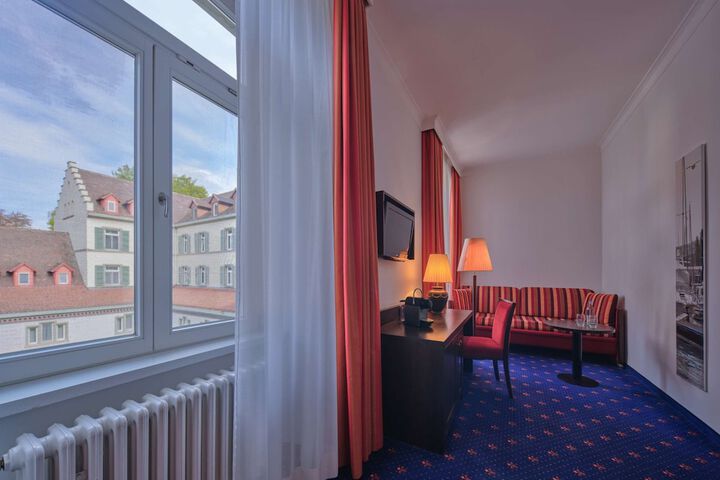Room 16 of 76