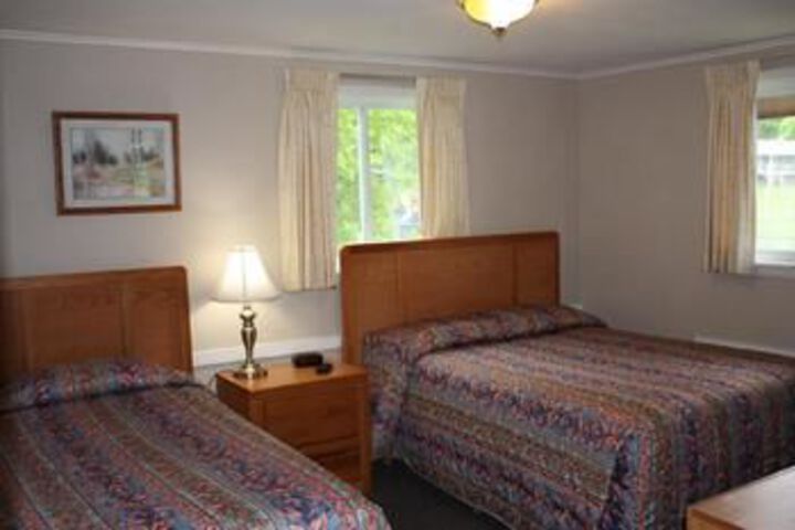 Room 10 of 102