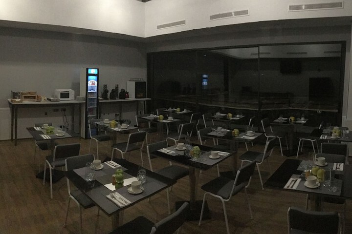 Dining 18 of 39