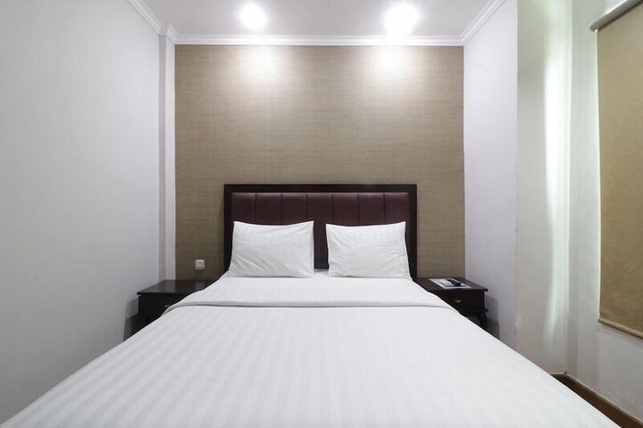 Room 10 of 34
