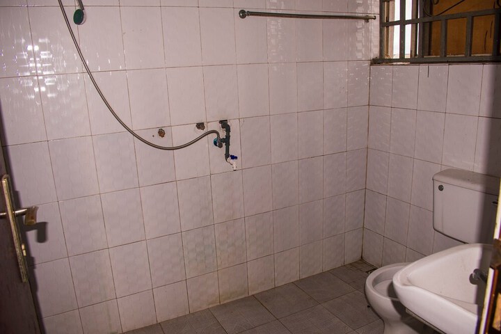 Room 33 of 53
