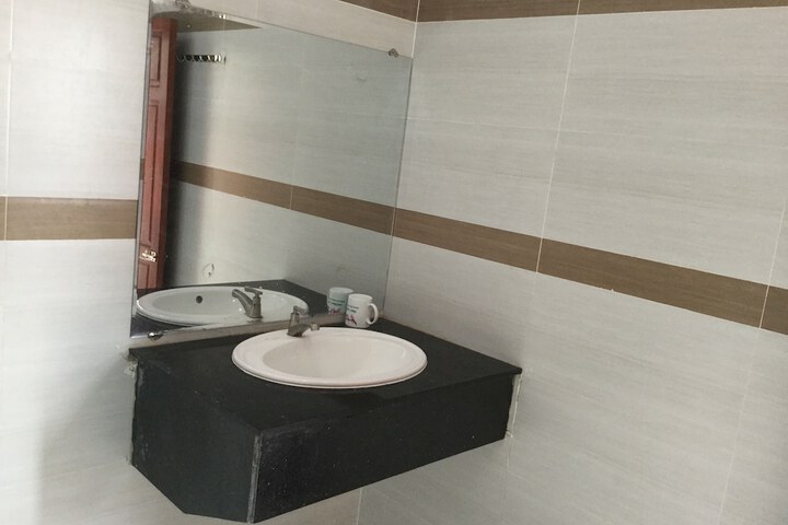 Room 10 of 34