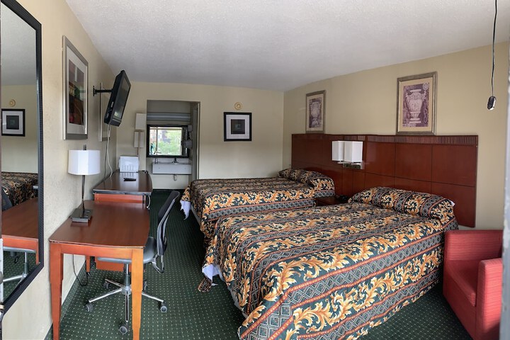 2 Double Beds