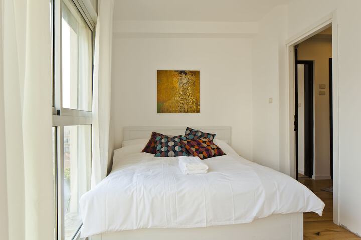 Room 6 of 15