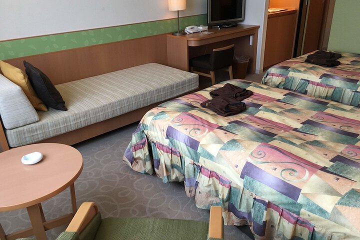 Room 16 of 100