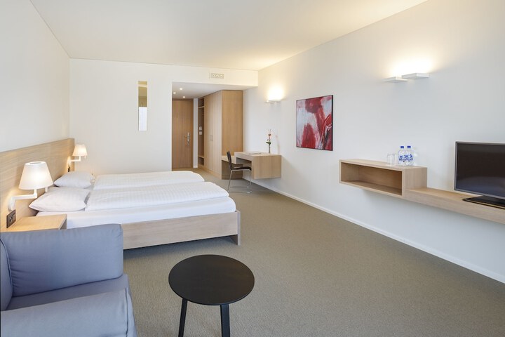 Room 9 of 35