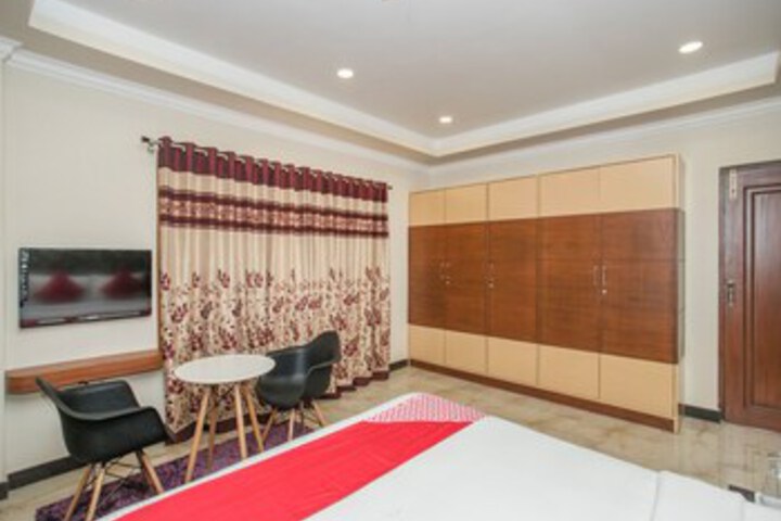 Room 25 of 29